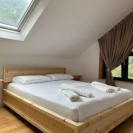 Gasthof Ferma E Bleteve Stomici Nderlysaj