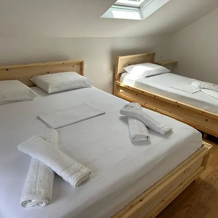 Vakantiehuis Ferma E Bleteve Stomici *