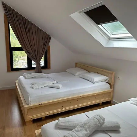 Ferma E Bleteve Stomici Guest house Nderlysaj